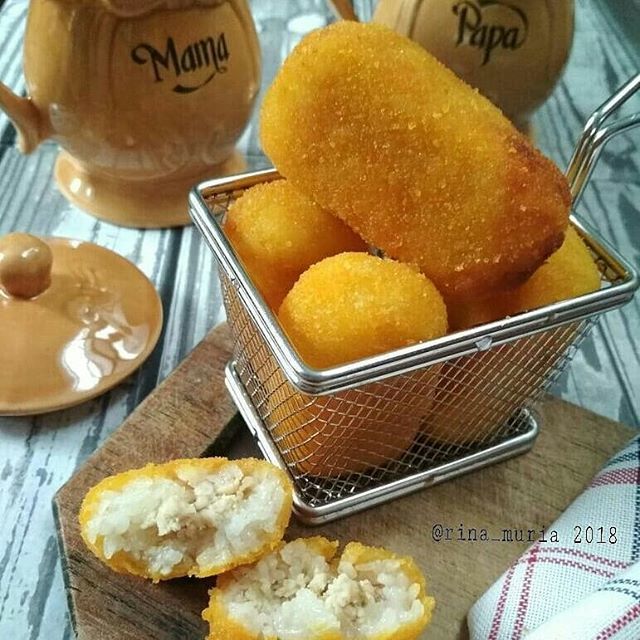 Cing67426265's tweet photo. @Regranned from @rina_muria -
#lemper #ayam #glutinousrice #indonesianfood #homemade #camilan #snack #homecooking #easycooking #easy #beginner #cooking #baking #food #foodie #foodgasm #foodamology #tastyfood #friedchicken #friedrice #fritter .
🌼 Lem… https://t.co/VgRNf3xPif https://t.co/wCJGv11IVm