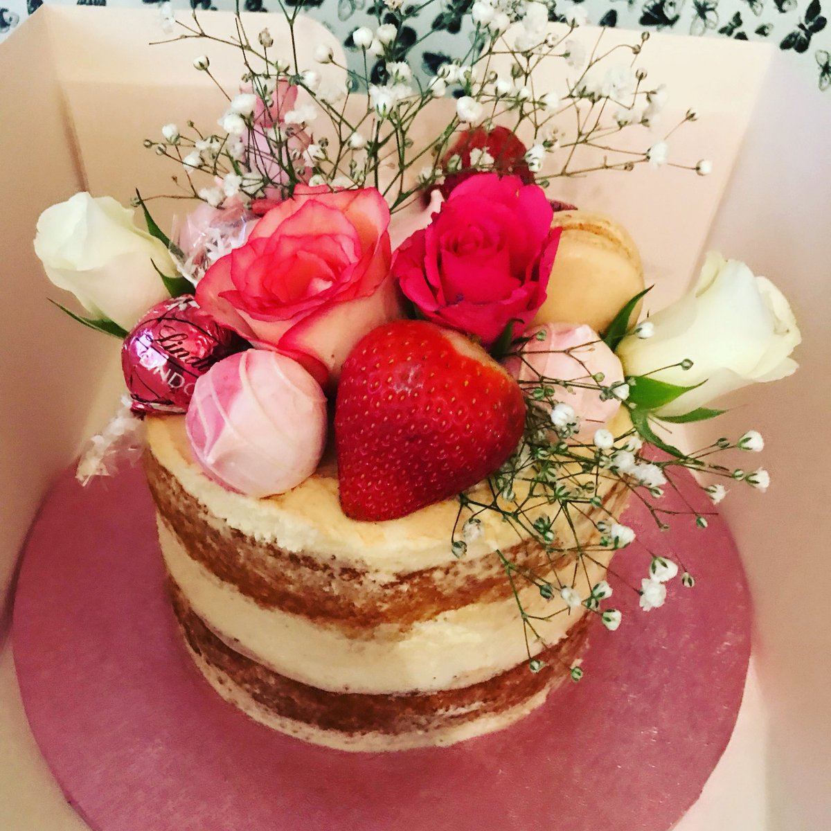 A beautiful and delicate flower cake 💕day it with cake <a href="/little_bills/">Bills Little Pantry</a>  #flowers #beautiful #valentines #ValentinesDay2018 #cakedecorating