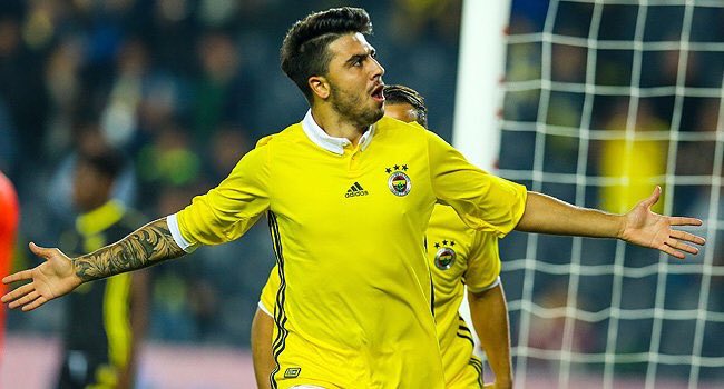 Fenerbahçe’da kadro dışı kalan Ozan Tufan’ın Premier League ekibi Crystal Palace’a kiralık olarak gideceği iddia ediliyor