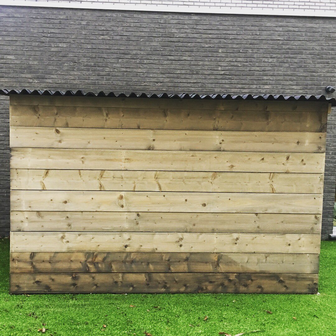 HovenierB's tweet photo. Plaatsen van fietsstalling #tuinhout #steigerhout #eigenontwerp #hovenier #tuin https://t.co/T1yWgy0asu