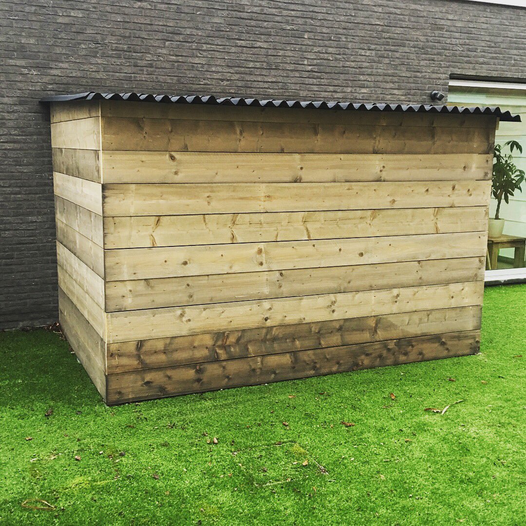 HovenierB's tweet photo. Plaatsen van fietsstalling #tuinhout #steigerhout #eigenontwerp #hovenier #tuin https://t.co/T1yWgy0asu