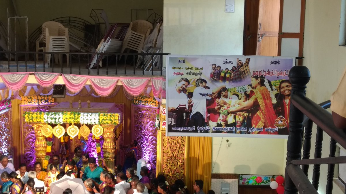 nellai_dfc's tweet photo. Nellai district Dhanush fans club
Marriage function
@dhanushkraja arrives
Celebrating moment
@vinod_offl 
@nellai_dfc https://t.co/jH88DajFC8