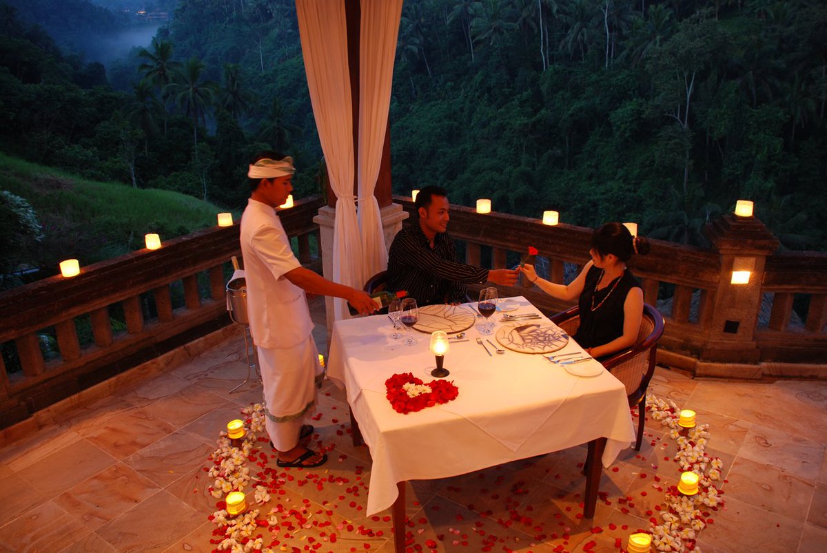 evibeIn's tweet photo. what can work better than an exquisite feast in a romantic setting this Valentine's Day? https://t.co/7ZB0blJO5w

#Candlelightdinner  #Surpriseplanners https://t.co/Y9PHnxh8ib