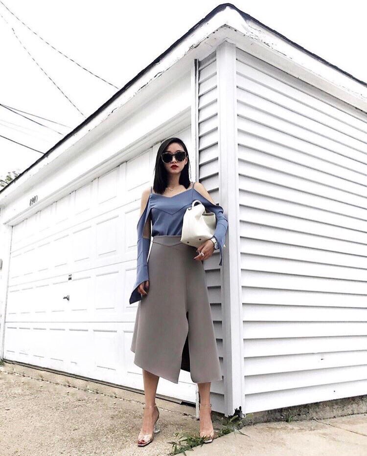 mod3case's tweet photo. Outfit of the day. 

PC: @itskaykayleigh 
#ootd #ootdfashion #lookbook #womensfashion #outfitoftheday #minimalist #minimal #minimalism #instafashion #fashion #womensstyle #womenswear https://t.co/kN7qmroRzx