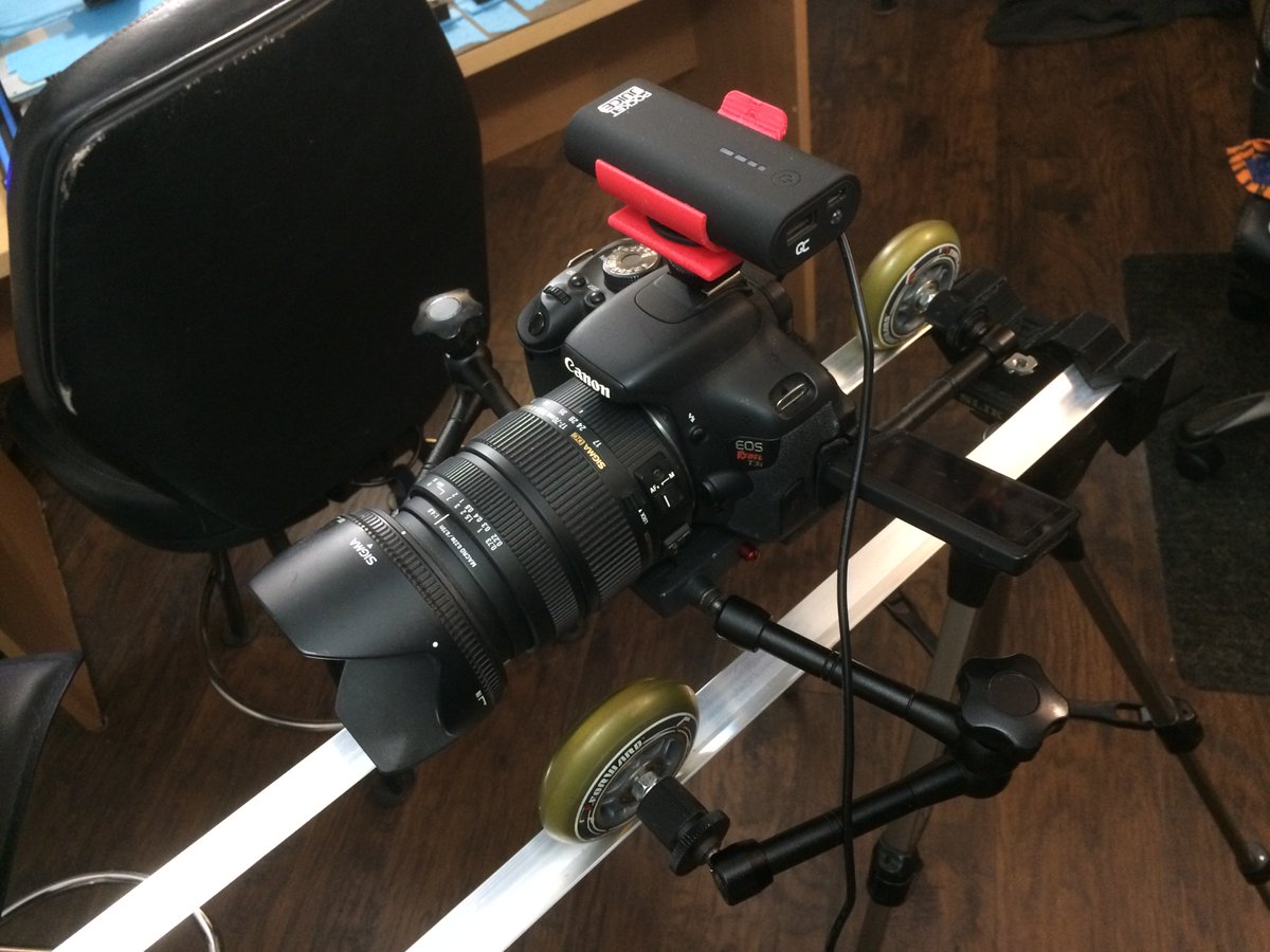 MakeItClever3D's tweet photo. Camera slider I designed. Two 3' aluminum L lengths with a set of #3dprinted brackets I designed to hold them together. #3dprinting #oRIGamiCS #easypeasy https://t.co/2RuZUKtMD3