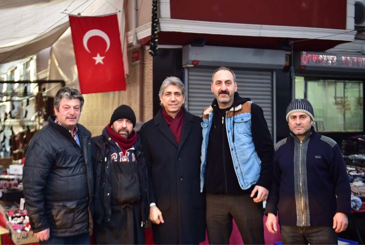 mustafademir's tweet photo. Çarşamba pazarı esnafımızı ziyaret ediyoruz. Çay sofralarında kurduğumuz mini meclislerde fikir istişarelerinde bulunuyoruz https://t.co/dpyqG2kXsv