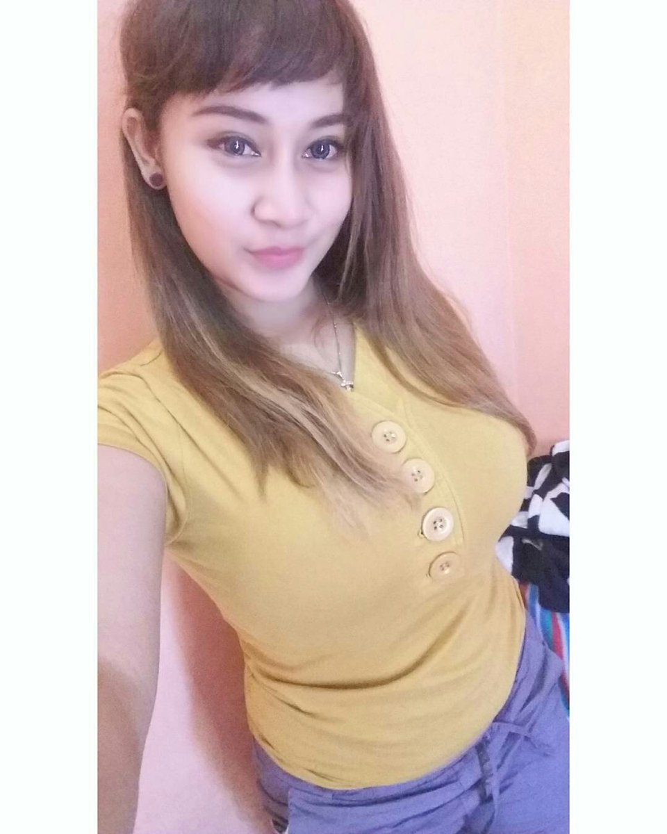 AldilaMelyani's tweet photo. dandan cantik dulu mau jemput suamiku di bandara yeay 😊 https://t.co/94kY6aNXlm