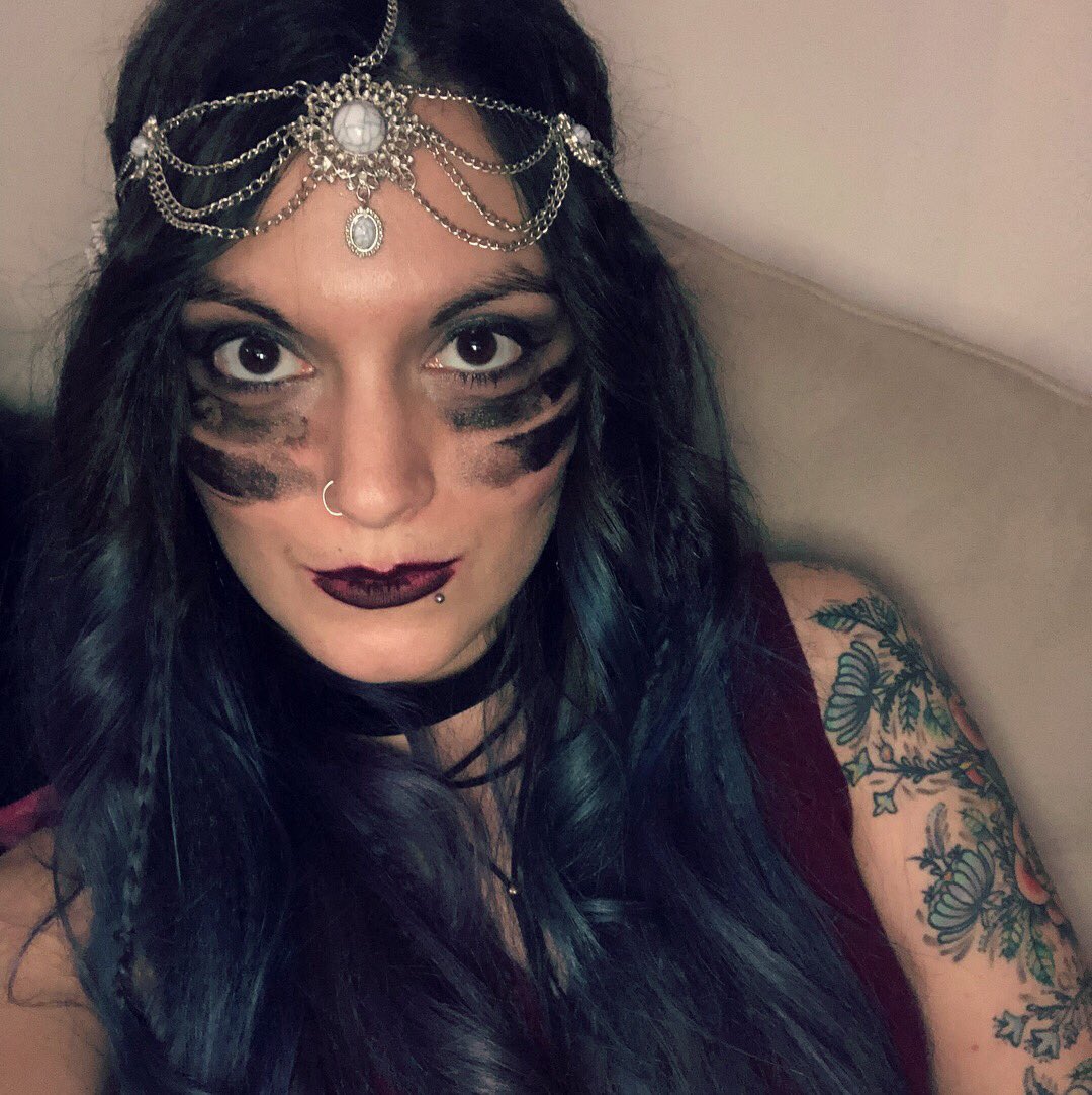 LaineyGG's tweet photo. The night of the great Battle Royale, I donned my war paint proudly. I even ate tacos in that lipstick!! #SoProud #DontFuckWithTheBard #BattleBard #BardicBeauty #HellYeahImTheMuthaFuckinPrincess #LotusGroupAdventures #DungeonsandDragons #DnD https://t.co/F67aboZz9k