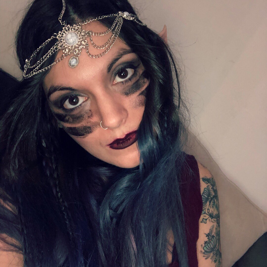 LaineyGG's tweet photo. The night of the great Battle Royale, I donned my war paint proudly. I even ate tacos in that lipstick!! #SoProud #DontFuckWithTheBard #BattleBard #BardicBeauty #HellYeahImTheMuthaFuckinPrincess #LotusGroupAdventures #DungeonsandDragons #DnD https://t.co/F67aboZz9k