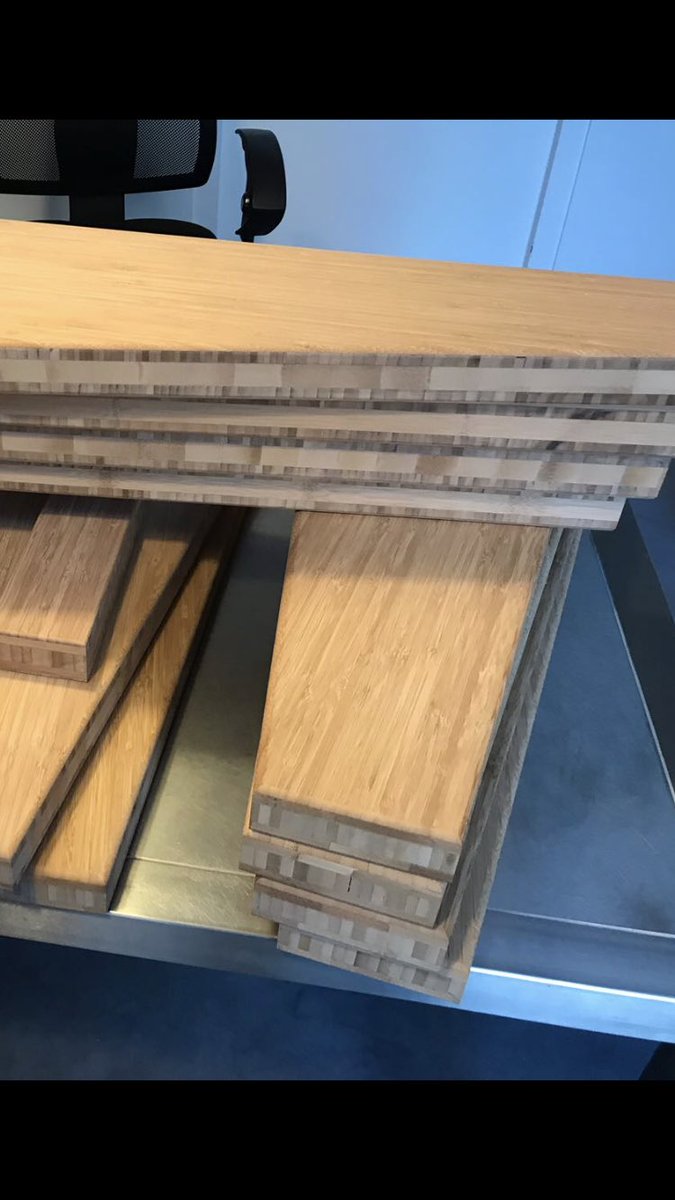 DeBamboeHut's tweet photo. Bij een bamboevloer hoort ook een bamboetrap. Zelf gemaakt uit bamboeplaten. Geen gedoe maak het gewoon met bamboe https://t.co/PKxYN3cYHR https://t.co/o37UK9ocJY