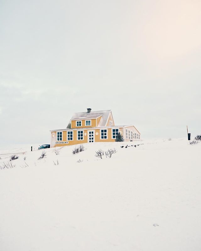 georgiexoxo's tweet photo. The little yellow house on the hill surrounded by a carpet of pure white snow ❤️🇮🇸
.
.
.
.
#iceland #akureyri #northerniceland #travelling #travelingram #traveling #adventure #wanderlustdiary #icelandphoto #icelandlife #traveltuesday #wanderluster #w… https://t.co/ySb4QDq2JV https://t.co/jkvpoQoKwp