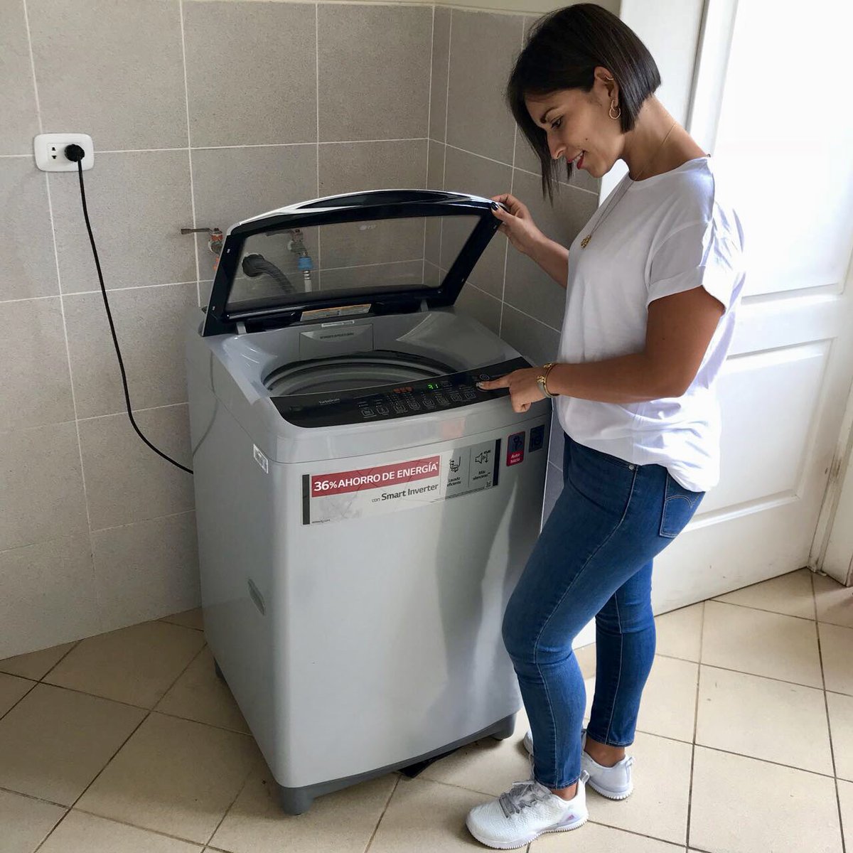 lavillabb's tweet photo. La Lavadora Smart Inverter de @LG_Peru cuenta con un sistema Turbo Drum ™ que elimina la suciedad 🧦más difícil. 3 tipos de lavado Smart Motion que cuida mis prendas y sistema Smart Inverter Technology que ayuda a ahorrar🔋 energía #lavadoraslg #lgsmartinverter #smartinverter https://t.co/TSjCeAUDpS