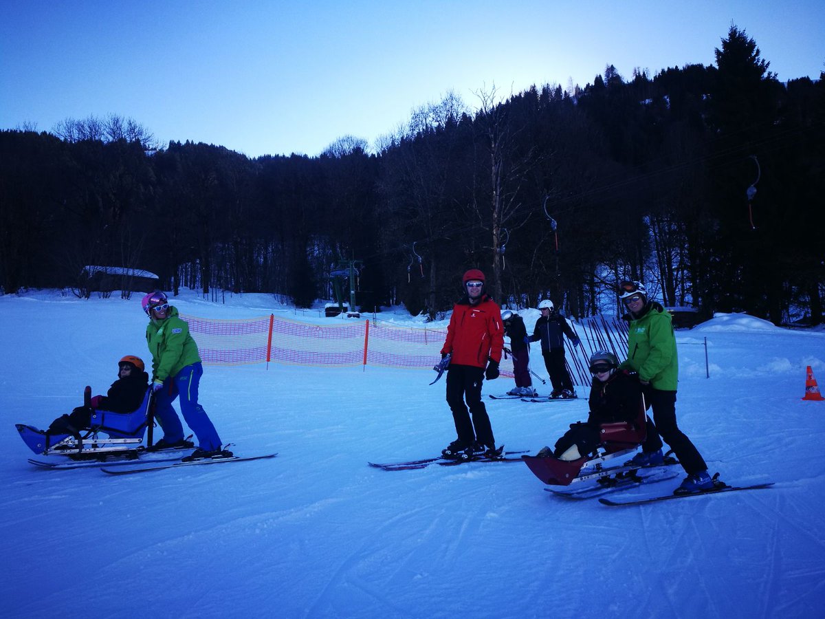ShanlyFnd's tweet image. Charlie &amp;amp; Roccio are having a great time on the slopes assisting disabled adults with a passion for adventure travel. We want to support even more accessible adventures with @jumbulanceuk, please support by donating here: bit.ly/2DNPVTu #JumbulanceSki2018 @Niederau_ski