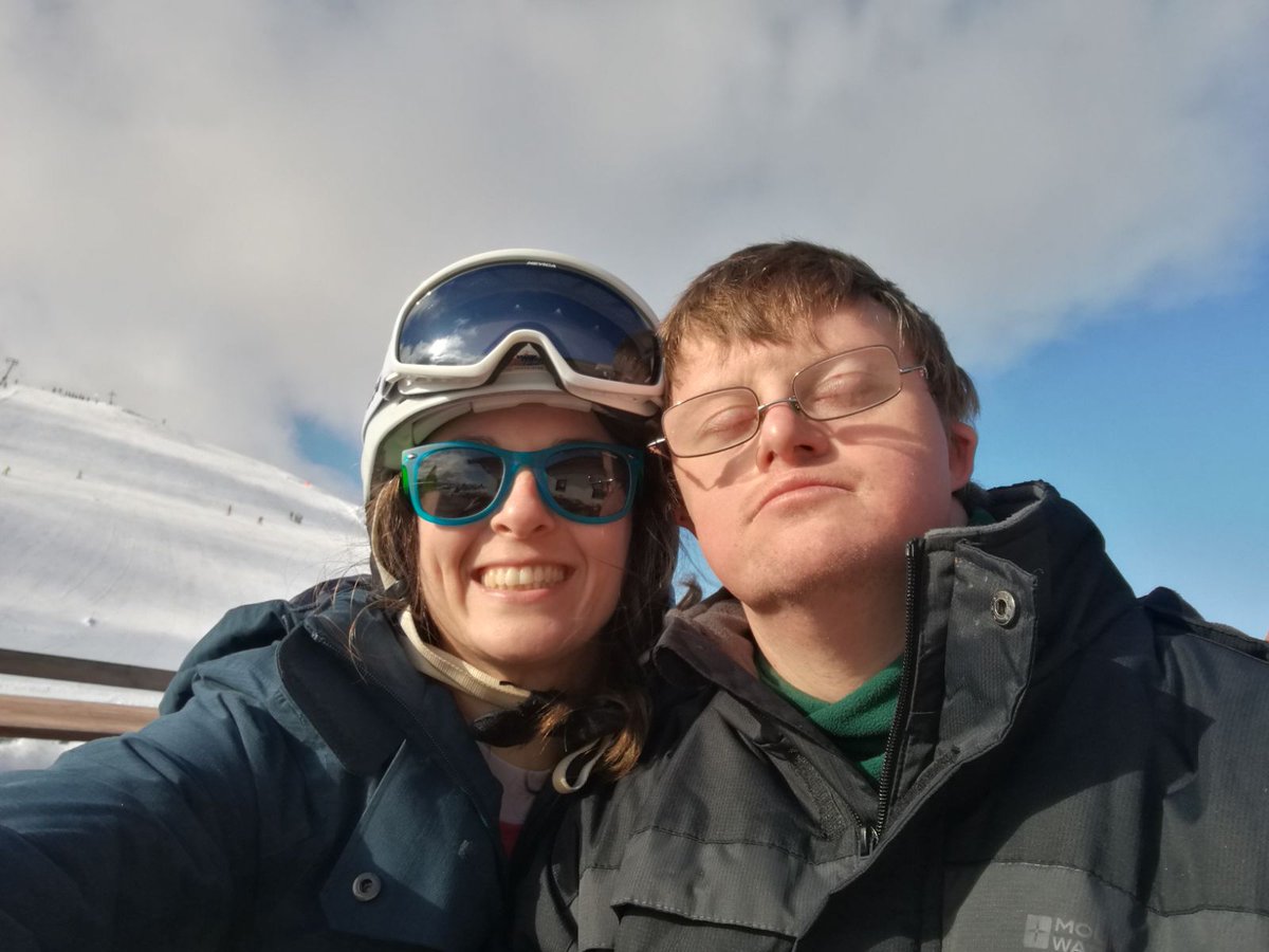 ShanlyFnd's tweet image. Charlie &amp;amp; Roccio are having a great time on the slopes assisting disabled adults with a passion for adventure travel. We want to support even more accessible adventures with @jumbulanceuk, please support by donating here: bit.ly/2DNPVTu #JumbulanceSki2018 @Niederau_ski
