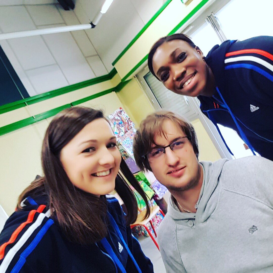 neptunesnantes's tweet photo. Dans le cadre de la Semaine Olympique &amp; Paralympique, nos 2 championnes du monde 🥇 accompagnées de Thibault Suzanne, sont allés échanger avec les jeunes autour des valeurs de l’olympisme et du sport. 😊 @blandine133 @KaliNiakate #nlah #teamroses #rosesenor #SOP2018 #Paris2024 https://t.co/OvuJv0hzUp