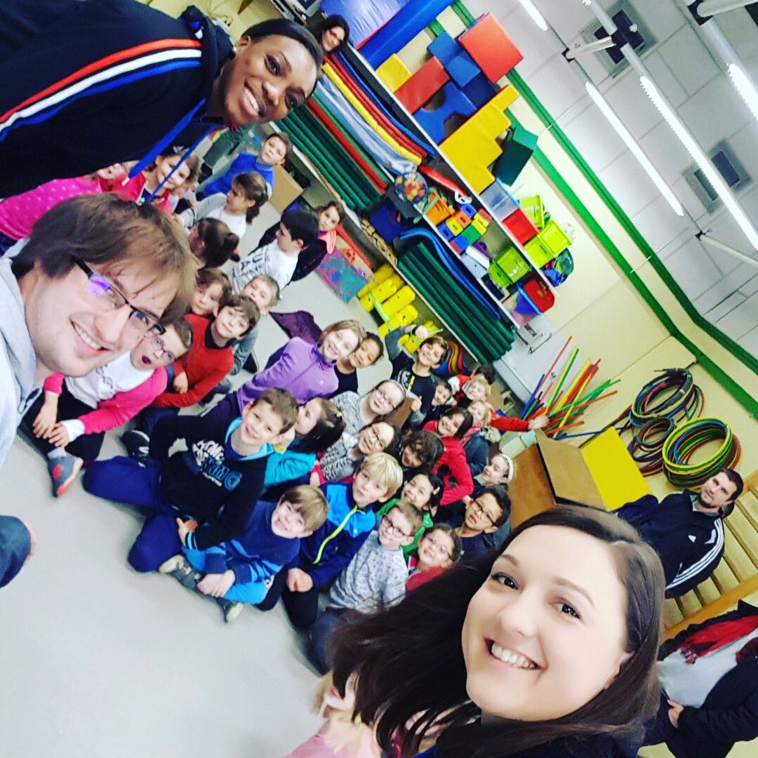 neptunesnantes's tweet photo. Dans le cadre de la Semaine Olympique &amp; Paralympique, nos 2 championnes du monde 🥇 accompagnées de Thibault Suzanne, sont allés échanger avec les jeunes autour des valeurs de l’olympisme et du sport. 😊 @blandine133 @KaliNiakate #nlah #teamroses #rosesenor #SOP2018 #Paris2024 https://t.co/OvuJv0hzUp