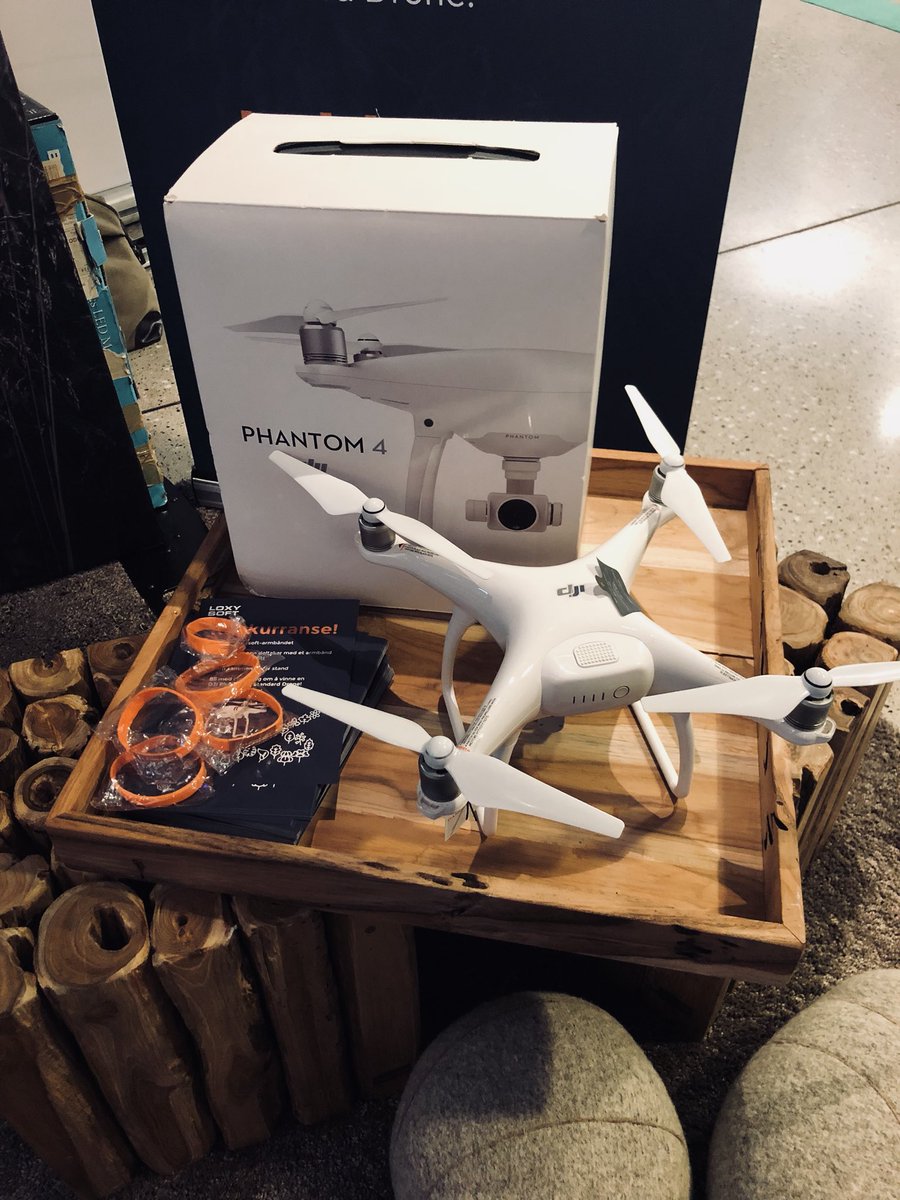 loxysoft's tweet photo. Ikke gå glipp av sjansen til å vinne en drone! 🎉 Ta på det oransje Loxysoft-armbåndet og kom til vår stand når du har funnet en match, så er du med i trekningen! Lykke til 😊 #ksd2018 https://t.co/uxzWiqRRhF