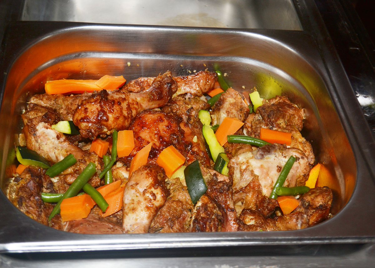 BriskLoungeUG's tweet photo. Come & be part of the #AfricanMeatBuffet every Thursday from 6:30pm-10:30pm. This comes at only #30k with a soft drink as you enjoy #MichealKitanda's live jazz music. #DeejayMujo will close up your day with very nice music mixes till late.
#DontBeLeftOut🕺 https://t.co/cFf8QYisEu