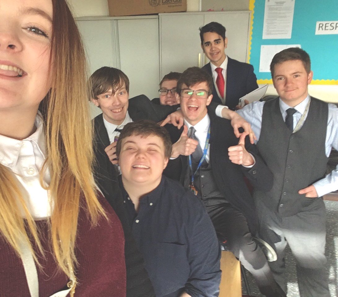 Before and after of our Sixth Form room (it finally smells lovely) <a href="/ESJSixthForm/">ESJ Sixth Form</a> @ESJGeog <a href="/cleoalltimelow/">🍋cleo🍋</a>