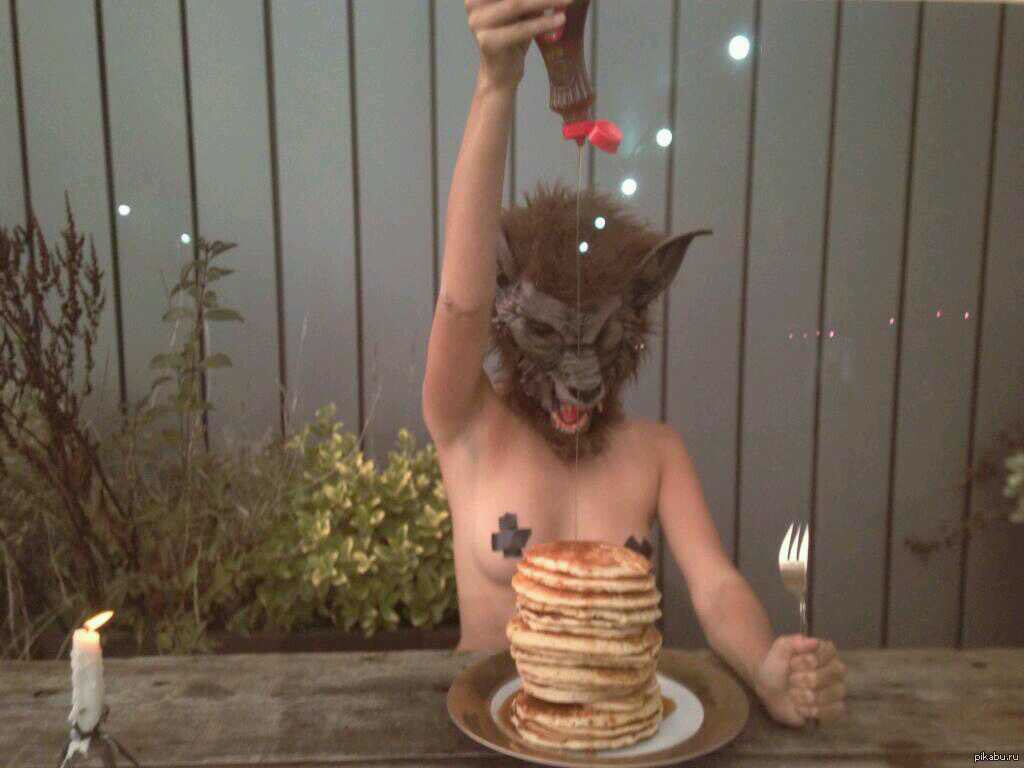 GhouliaChilds's tweet photo. It’s going to be a weird one! #WerewolfWednesday and #SuperBlueBloodMoon today. (*photo credit unknown) https://t.co/UkAdPhEXc3