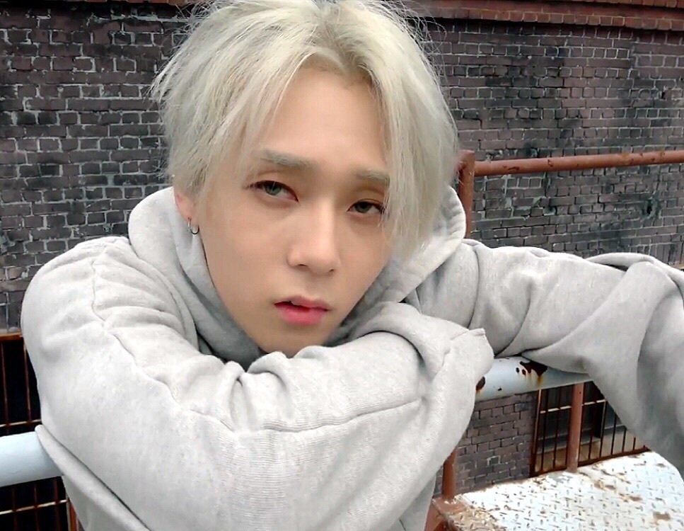 kpopxpics's tweet photo. hyojong × e'dawn × pentagon https://t.co/1Ha3BgTReL