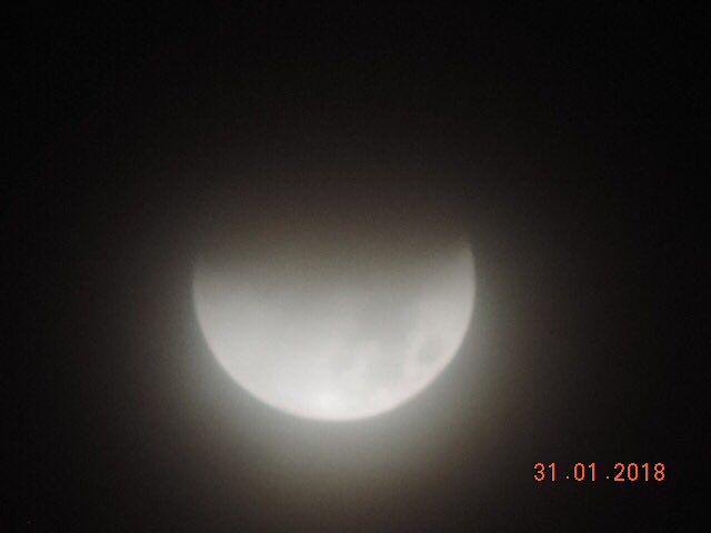 marycargj's tweet photo. @En_laDelValle Así la vista de hoy, hermoso y frío amanecer #SuperBlueBloodMoon mexico #SuperEclipse https://t.co/SUx8PVlNDw