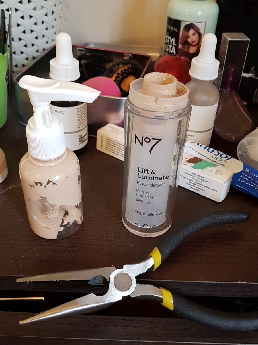 hagleybob's tweet photo. Not impressed @BootsNo7 this is the 3rd time my lift&amp;luminate bottle pump stopped working, previouslythought it was empty, this time I saved half the contents and some money... Not cool no7 not cool shouldn't have to break products open with pliers to use! https://t.co/qF7p9IlWFO