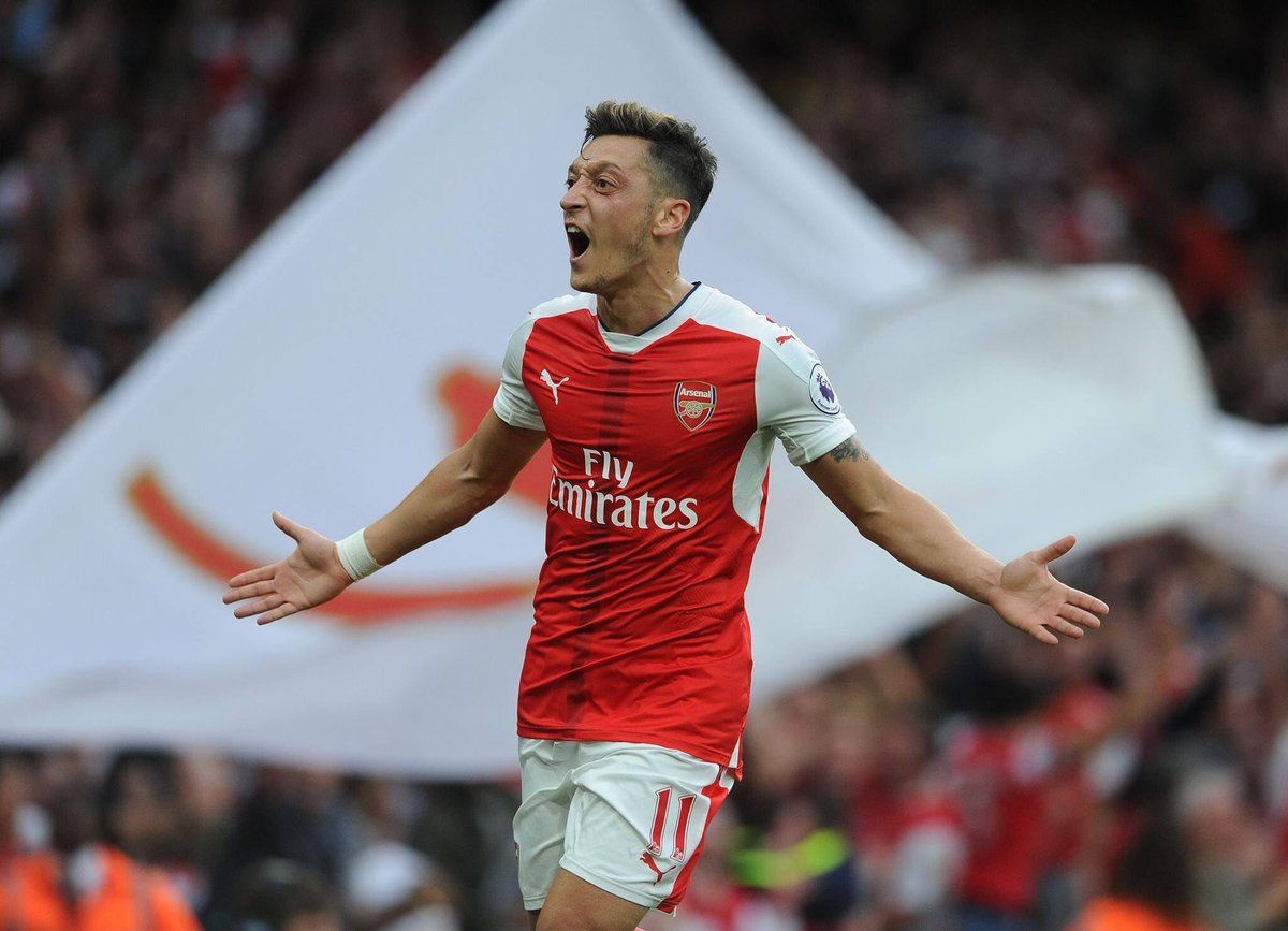 TimeOutCall's tweet photo. Mesut Özil has signed a new three-and-a-half-year contract keeping him at Arsenal until 2021! https://t.co/6LNwzorO8c