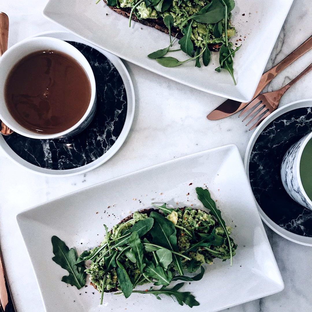 Always eat your greens 🌿 Green salad is packed full of vitamin B and E which help promote long, strong and shiny hair #healthyhair #hair