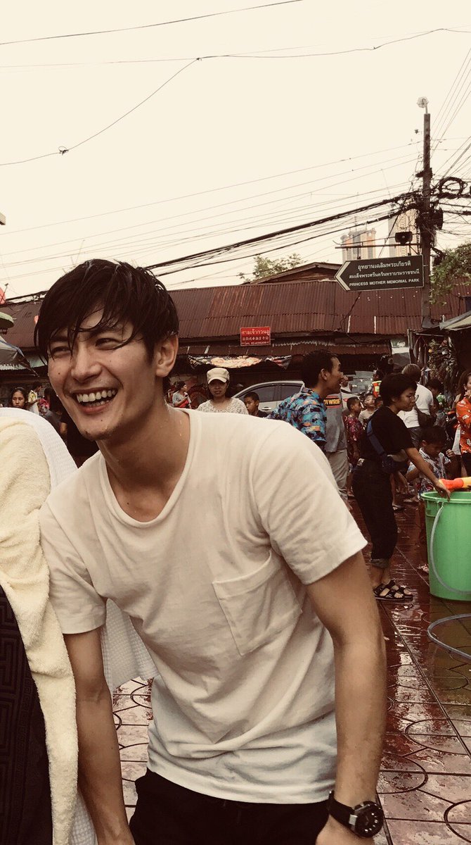 Hanamizuki_HSJ's tweet photo. ฮารุมะเป็นดาราญี่ปุ่นคนนึงที่รับงานน้อยมากเทียบกับทาเครุเพื่อนซี๊ร่วมค่ายที่รับงานรัวๆเก็บเงินแต่งงานเหรอคะ😂กระแสดารารุ่นใหม่ก็มาแรงสุดๆแต่พอฮารุมะมาไทยเท่านั้นแหละ รักก็คือรัก คนที่ชอบไปแล้วยังไงก็ยังชอบอยู่ดี กลับด้อมค่ะใช้คำนี้ได้ไหม ฮารุมะคุงมารับกลับบ้านแล้ว
#SawasdeeHaruma https://t.co/MLardCbSA7