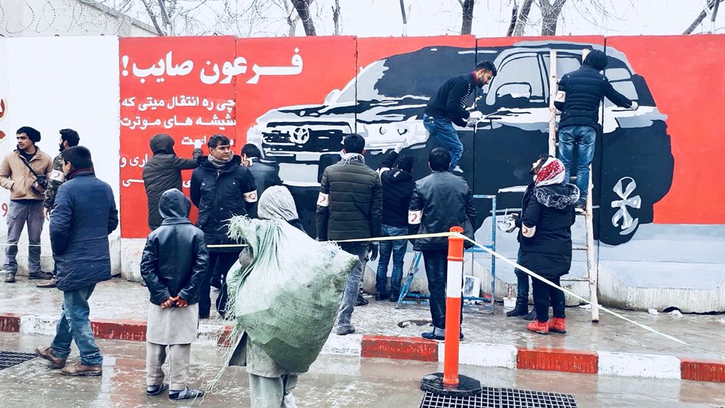 فرعون صایب! 
چی را انتقال میتی که شیشه های موترت‌سیاه است؟!