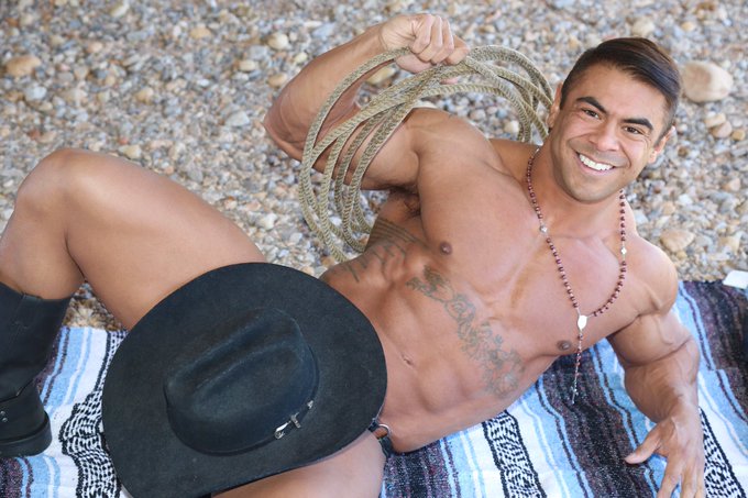 Julian Navarro muscular