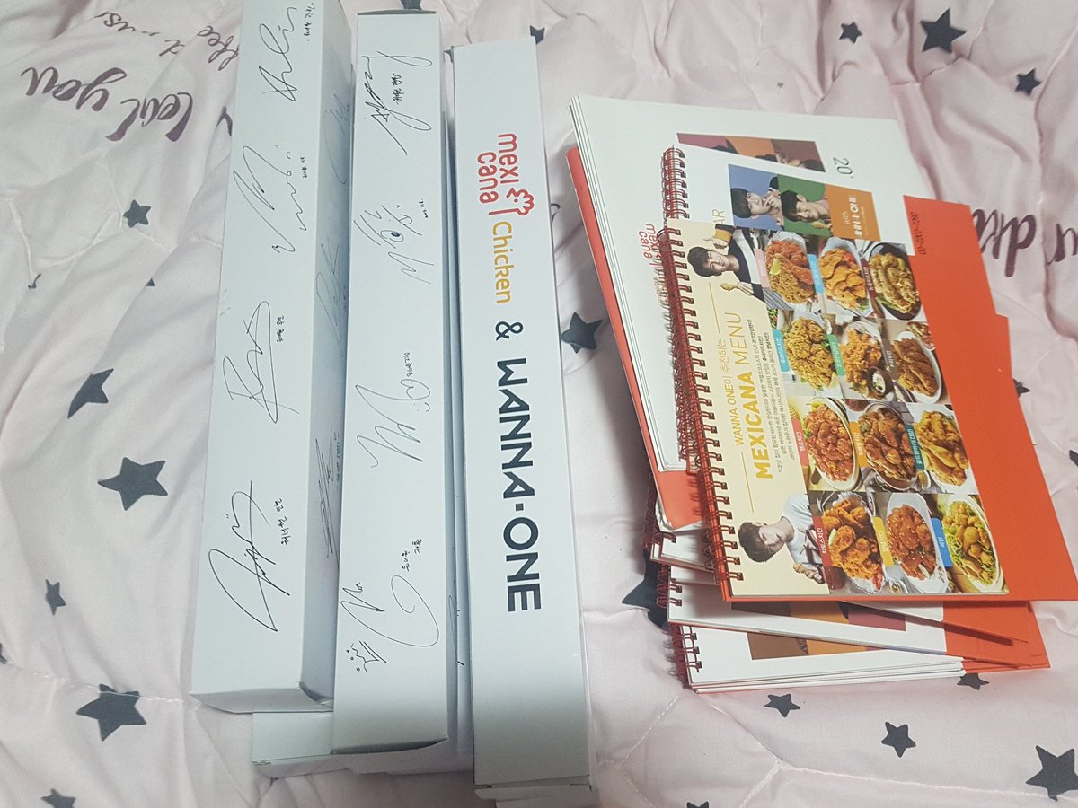 LINLIN_WANNA_'s tweet photo. RT추첨)
멕시카나 환멸나서 알티추첨 한분 원하는맴버 포스터 1장+달력+요하이워터단체포스터 나눔해요

멕시카나 점장이랑 점장가족들은
참여 하지마시길^^

오늘35장 안될걸 알았지만 진짜안됬고 
우수지점 점장이나가족 갈수있게해준다해서 
불매운동 겸 내일 롯리팬싸 독려겸 하눈고에요 https://t.co/Yll3v73Oxs
