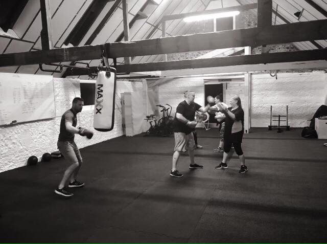 KateChristie00's tweet photo. Anyone fancy some mid week #boxing fitness tonight at The Flint Barn in #Lewes? Take advantage of their 2 for 1 offer and train for £5 each 💪👊💥https://t.co/mW9rMlDOxC https://t.co/kziSt2q1FV