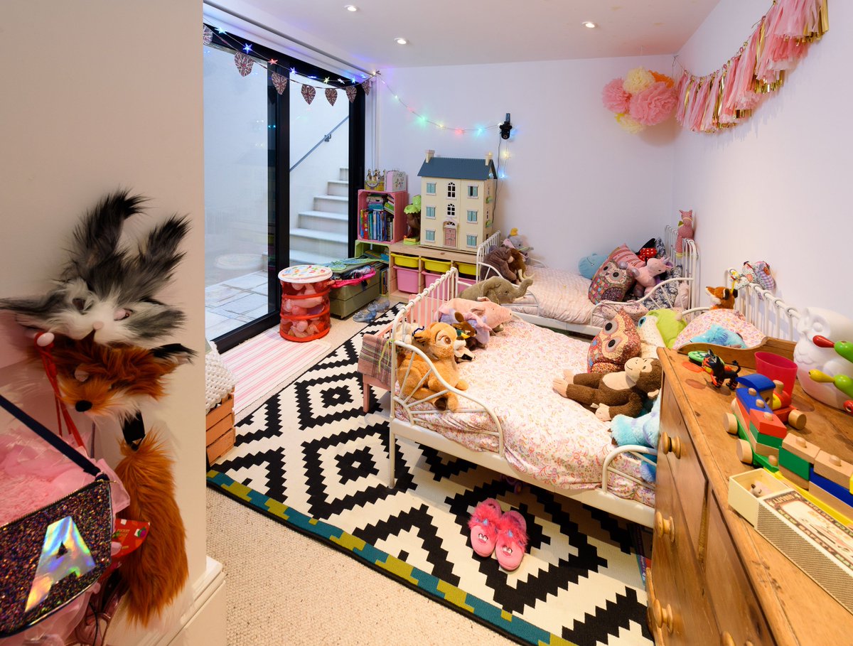 BasementMaster1's tweet image. Do you need extra space for your growing family? Save on moving costs with a brand new basement installation! #thespacebeneathyourfeet #basementconversion #beautifulbasements #basementconstruction #growingfamily