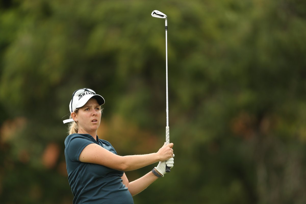 SLadiesTour's tweet photo. #JoburgLadiesOpen #ModderfonteinGC - Rd 1 - @ash_simon loving this course - -6 through 12 holes; not a single blemish on her card. Leads by 3 from the Swede Hanna Roos (69).
#building womenchampions
#ItStartsHere https://t.co/QnfkxZJQMu