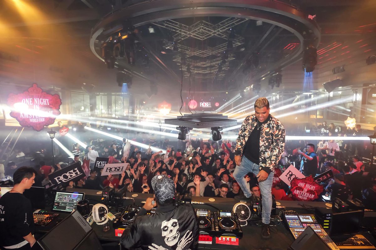 onenightinAMS's tweet photo. SOS HANGZHOU [CHINA] last Friday! https://t.co/Xb4hJIlz8Y