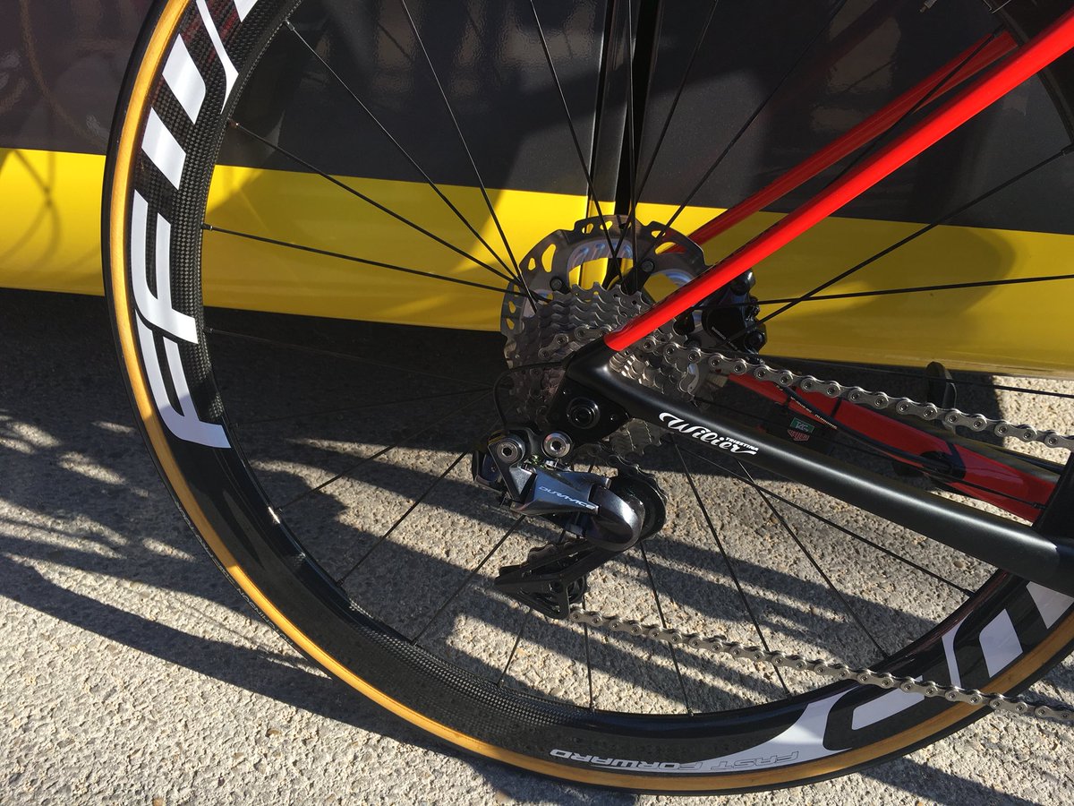 TeamTotalEnrg's tweet photo. C’est la rentrée des classes pour le #Cento10NDR de @WilierTriestina ! Et en plus, c’est @chava_sylvain et son dossard 3️⃣ qui l’inaugure sur l’@Etoile_Besseges 🤩 https://t.co/C5TIh2Nf6d