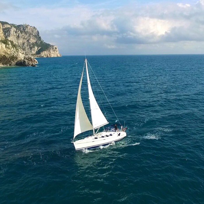 Hola_Boat's tweet photo. Escursioni? Addii al celibato e nubilato? Compleanni? Cene romantiche? Crociere in Costa Azzurra, Corsica e Nord Sardegna? Dovete solo contattare Carlo e salire a bordo! https://t.co/rcZGkfBKZz https://t.co/dOSPLgbrsh