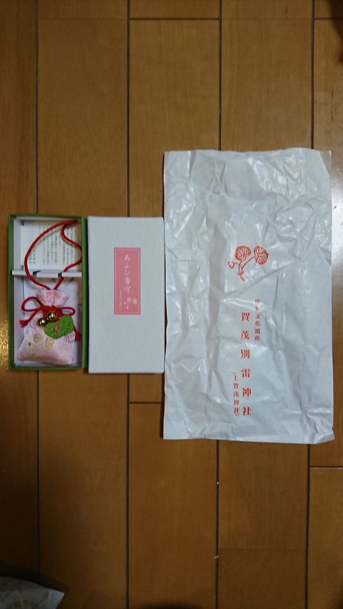 社と御朱印と Na Twitteru お守りその3 厳島神社の御神衣守 三大弁財天で有名な大願寺の技芸上達御守 広島東照宮の日本一御守 龍ヶ崎八坂 神社の花御札 厳島神社 大願寺 広島東照宮 龍ヶ崎八坂神社 御守り 花御札 桜