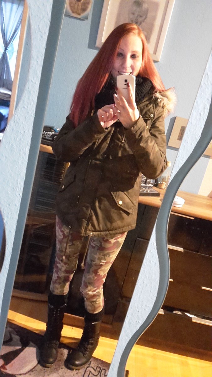 MissBeautifulOE's tweet photo. Hi meine Lieben..ich wünsche euch einen schönen Mittwoch😘auch wenn das Wetter eher besch***** ist😝☔️#missbeautiful #Mittwoch #Bergfest #sauwetter #regen #KeepOnSmiling #redhair #camouflage #ichwillsommer https://t.co/7E0xTSmNfE