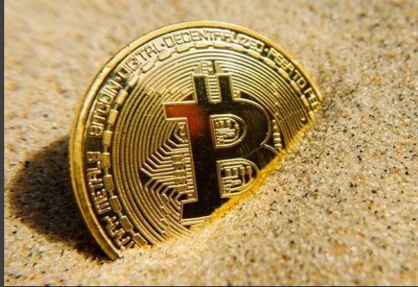 pay_wanna's tweet photo. Newsflash: #Bitcoin #Price Falls Under $10,000 After #Bitfinex, Tether Subpoena
#US regulators’ scrutiny into Bitfinex, one of the world’s largest #cryptocurrency, over its #dollar-pegged #digital #token Tether has sent #bitcoin sinking below $10,000. https://t.co/HXep8nBruO