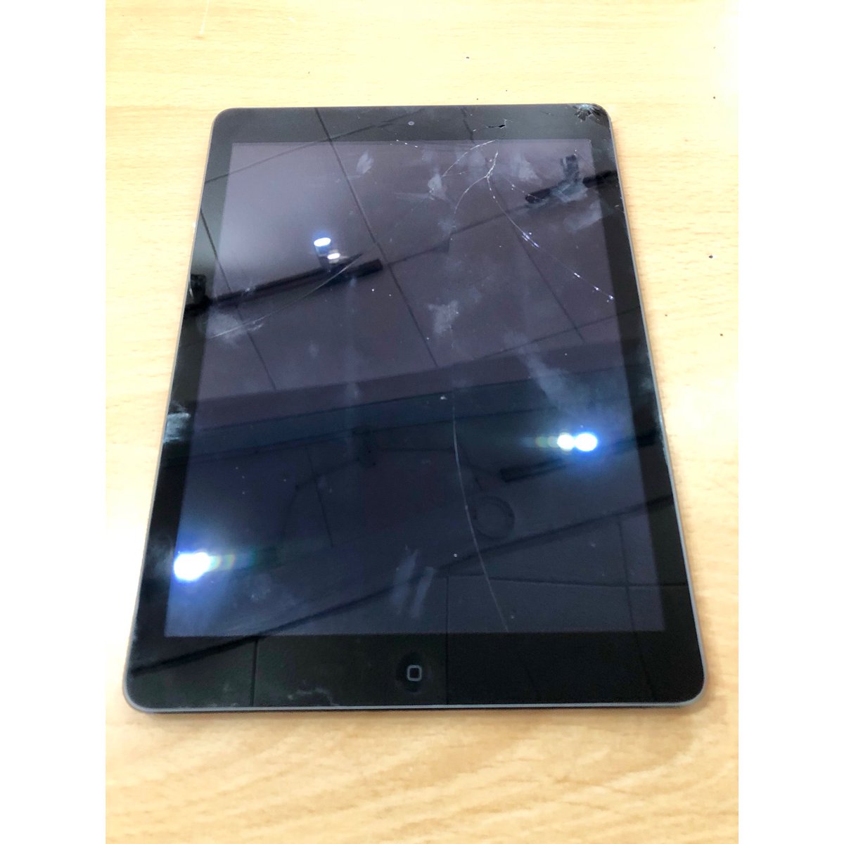 TouroTech's tweet image. iPad Air 1 Front glass Replacement 😁 #ipadrepair #tourotech #cardiff