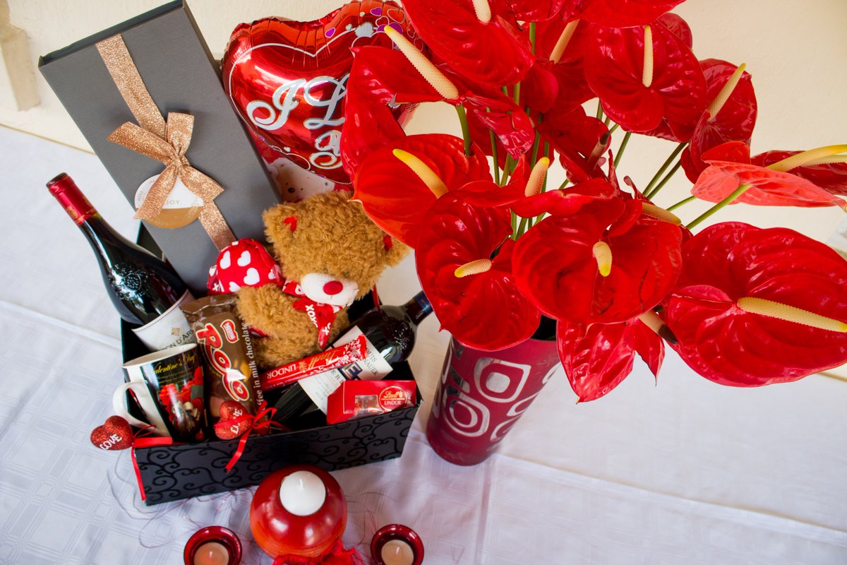 TrianglesEvents's tweet photo. #ValentinesDay is one of those celebrated times when you get to show that special someone in your life just how important they are to you. Find the perfect gift from our wide range of Valentine's hampers that are a great way to say "I Love You" #ValentinesHamper #EveryDateCounts https://t.co/5CK6chDH1s