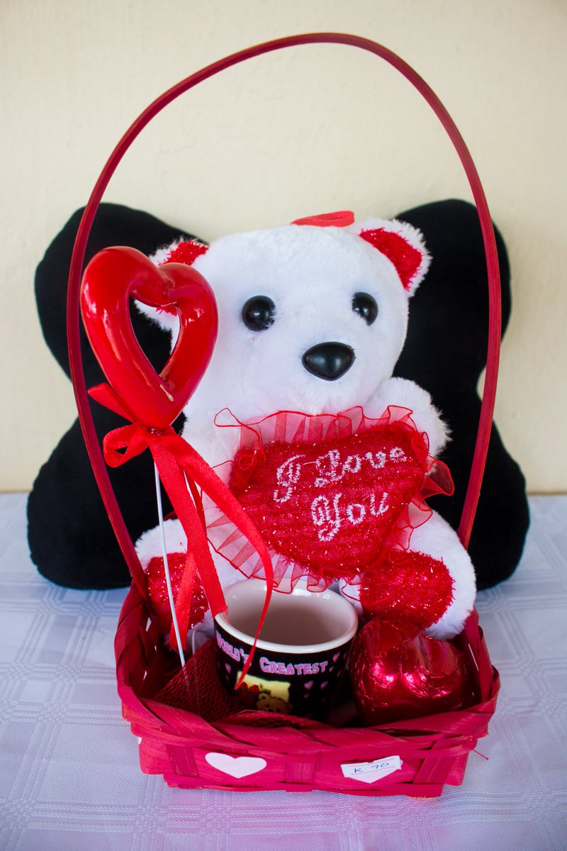 TrianglesEvents's tweet photo. #ValentinesDay is one of those celebrated times when you get to show that special someone in your life just how important they are to you. Find the perfect gift from our wide range of Valentine's hampers that are a great way to say "I Love You" #ValentinesHamper #EveryDateCounts https://t.co/5CK6chDH1s