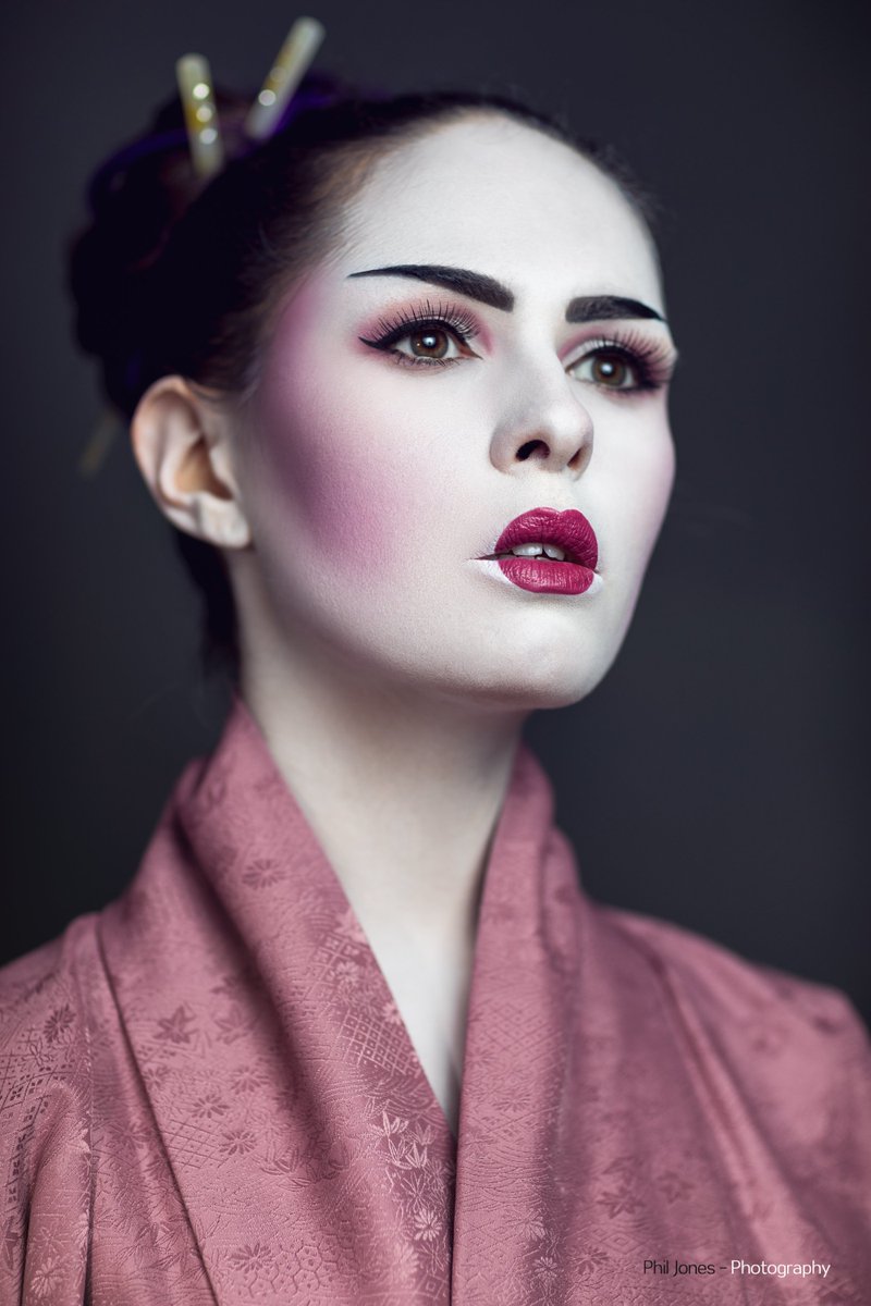 New video. Testing the <a href="/CanonUKandIE/">Canon UK and Ireland</a> 85mm f1.2 Lens where I get creative with a lampshade and <a href="/clarebmua/">Clare Bradshaw - MUA</a> <a href="/TaraLeeJohnston/">𝕎𝕖𝕕𝕕𝕚𝕟𝕘 ℍ𝕒𝕚𝕣 𝔹𝕪 𝕋𝕒𝕣𝕒</a> turn model <a href="/rebeccawhite_95/">Rebecca White</a> into a Geisha. With  youtu.be/2JTiAUxpNKc