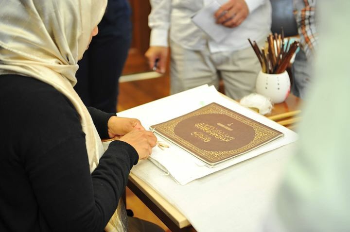 yeelondra's tweet photo. 🆕The #newterm for #CalligraphyCourse with Master #Calligrapher #GulnazFatimaMahboob will begin on 3rd Feb.
Have you registered yet❓ If not, you still have time to do so by this Friday❗
Contact us : 📧 londra@yee.org.tr
#IslamicArt #HasanÇelebi #ArtClasses #JoinUs #yeelondra https://t.co/dh7DWIqZcx