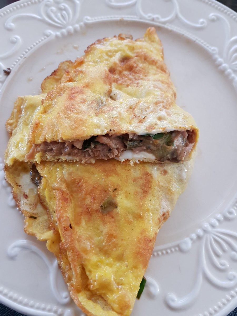 cambrigdeamanda's tweet photo. Omelet met wokgroente en tonijn mmm https://t.co/GPcQvF6aTt