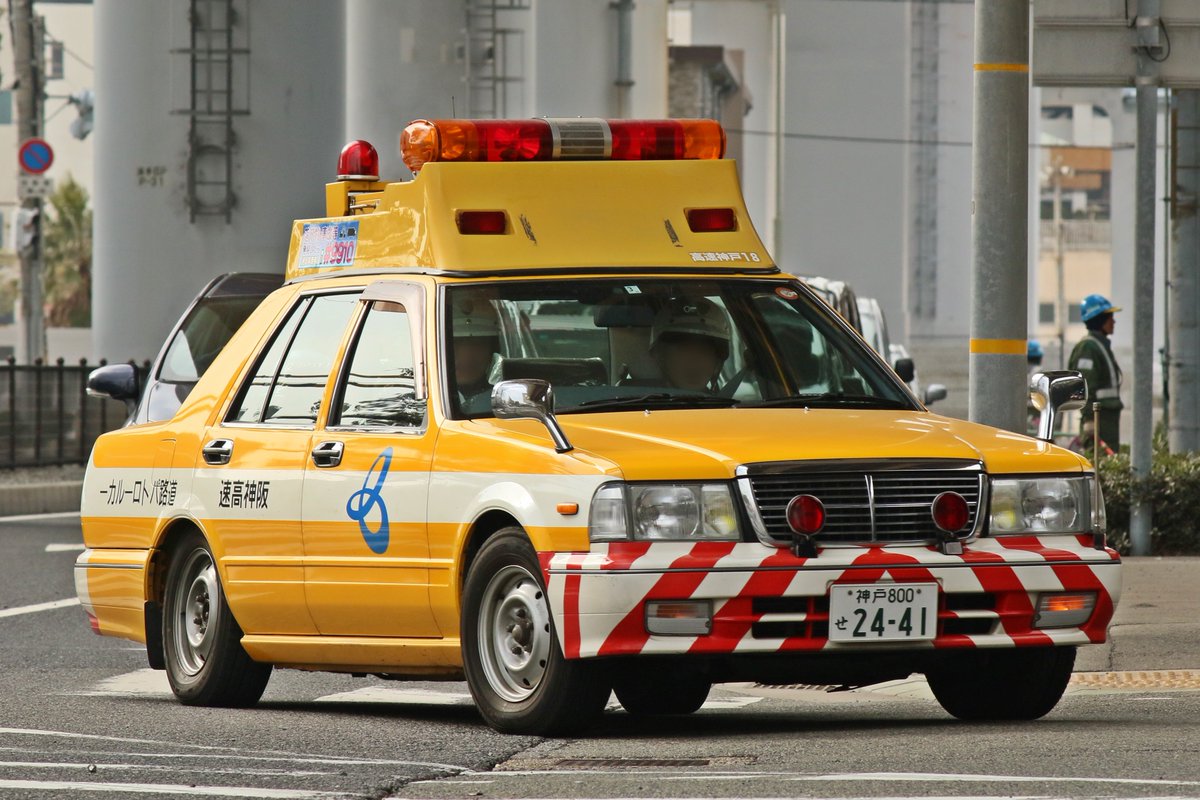 flasher_Justice's tweet photo. 阪神高速パトロール・高速神戸18
ステージアよりもレガシィよりも、何より見たかったのはセドリックでした。
現地でフォロワーさんからご助言を頂きながら、滞在時間ギリギリに来てくれました。本当にうれしかった...。 https://t.co/FYYGQBkc7I