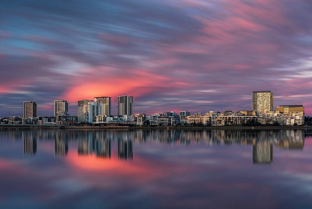 A reflection of one of sydneys candy #sunsets

#sydney #photography #city #reflection #ilovesydney #australia #visitnsw #longexposure